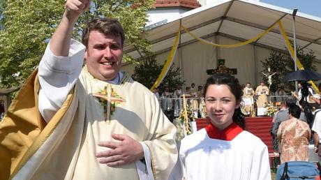 Bernd Rochna feierte am Sonntag in seiner Heimatgemeinde St. Georg in Westendorf Primiz. Rund 2500 Gläubige kamen zu diesem besonderen Gottesdienst unter freiem Himmel. 