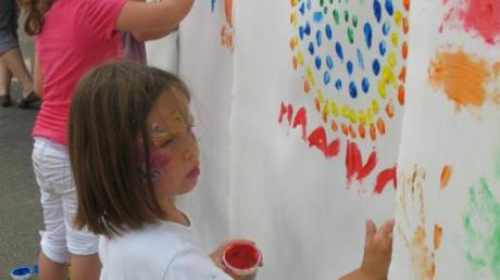 Bei der Feier anlässlich des Patroziniums durften junge Besucher malen und basteln.  	