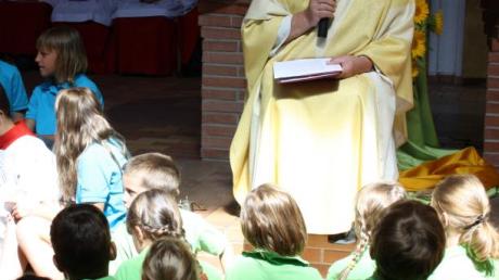 Die Fragen der Kinder standen im Mittelpunkt des Abschiedsgottesdienstes für Pfarrer Georg Egger. 