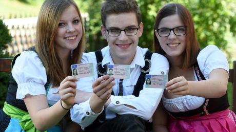 Die „Bunk-Drillinge“ werden 18 Jahre alt. Ihre Führerscheinprüfung haben Franziska, Simon und Sara bereits bestanden.