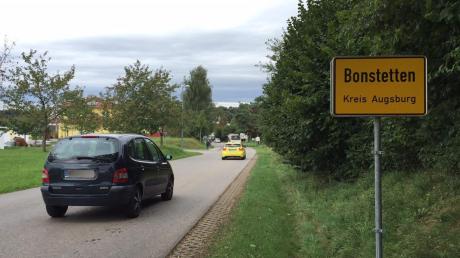 Nicht nur Autos, sondern rund 70 Lastwagen fahren täglich durch die Hauptstraße in Bonstetten. Eine Beschränkung soll das nun beenden. 