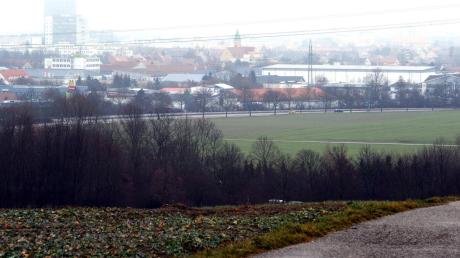 Auf dieser Fläche zwischen Stadtbergen und Steppach entlang der B300 könnten sich bald Firmen ansiedeln.