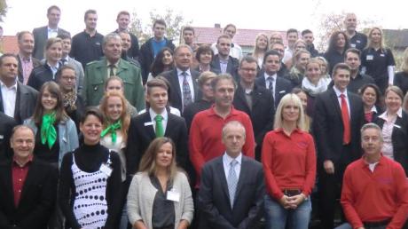 32 Vertreter von Firmen aus der Region kamen zum Berufsinfotag an die Realschule Zusmarshausen. 	