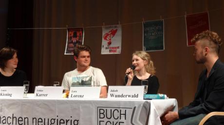 Sie sind ein eingespieltes Team: (von links) Laura Kiening, Tobias Karrer, Lara Lorenz und Jakob Wunderwald als junges literarisches Quartett. 	