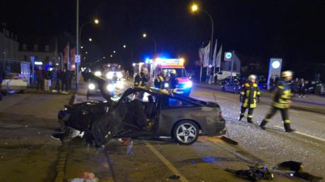 Zwei Verletzte mussten nach einem Unfall in Königsbrunn ins Krankenhaus gebracht werden, ein Baby blieb unverletzt. 	