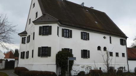 Der alte Pfarrhof aus dem Jahr 1602 in Altenmünster soll nun saniert werden.  	