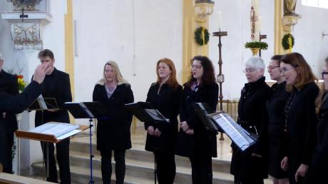 Das Vokalensemble der Chorgemeinschaft Zusmarshausen sang am Ostermontag in der Kirche Maria Immaculata. 	