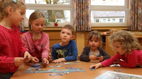 Das Haus für Kinder in Erlingen wird im August umgebaut. Damit auch künftig für alle Kinder genügend Platz zum Spielen vorhanden ist, wird ein zusätzlicher Gruppenraum eingerichtet. 