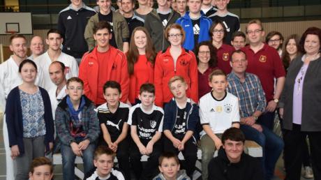 Nicht so viele Sportler wie sonst hat die Gemeinde Gessertshausen in diesem Jahr bei der Sportlerehrung ausgezeichnet. Es waren aber immer noch knapp 60, die für ihre tollen Leistungen prämiert wurden.