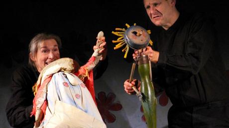 Das Moussong-Theater hat im Stadtberger Bürgersaal die Puppen tanzen lassen und mit dem „Lumpengesindel auf Reisen“ eine originelle Verbindung zwischen menschlichen Schauspielern und kunstvollen Fantasiefiguren geschaffen. 	