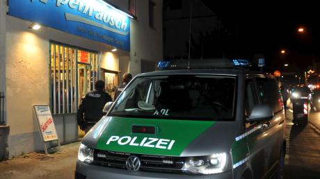 So sah es Anfang Dezember 2014 aus: In den Abendstunden hatten zwei Männer ein Diedorfer Sportgeschäft überfallen und wurden nach intensiver Fahndung am Bahnhof verhaftet.