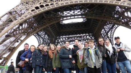 Jedes Jahr steht ein Besuch des Eiffelturms in Paris auf dem Programm des Jugendaustauschs des Partnerschaftsvereins Stadtbergen mit Brie-Comte-Robert. 	