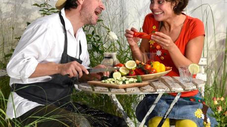 Das Stück „Kulinarius Karottengold“ mit Giorgio Buraggi und Cristina Vindice steht im Mittelpunkt der „Maien-Wonne“ des Theaters Eukitea auf der Waldbühne Anhausen. 	