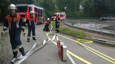 Mehrere Einsatzübungen mussten die Jugendlichen der Freiwilligen Feuerwehr Langweid bei einer 24-Stunden-Übung bewältigen. 	