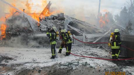 Hunderte Feuerwehrleute waren in Welden im Einsatz.