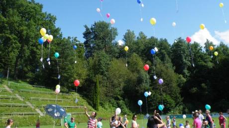 Ein Ballonwettbewerb war ein Höhepunkt des Sonntags voller Aktivitäten beim SSV Margertshausen. 	