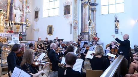 Das Böhmische Kammerorchester begeisterte bei seinem zweiten Gastspiel in der Abteikirche von Oberschönenfeld das Publikum.  	