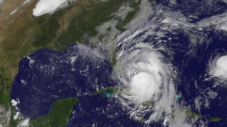 Der Nasa-Wettersatellit NOAA beobachtet den Hurrikan Matthew. 