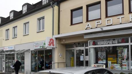 Die Apotheke in Westheim war eines der letzten Geschäfte in der Hindenburgstraße. Nach dem Wegzug einer großen Hausärztepraxis vor einigen Jahren und der Schließung der Bankfiliale und eines Bioladens ist inzwischen wenig Leben im Ortszentrum. 