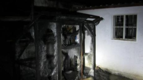 Ein Gewächshaus in Steppach ist in der Nacht zum Mittwoch vollkommen ausgebrannt.  	