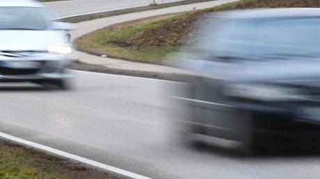 Hohe Geschwindigkeiten sind bei jungen Autofahrern eine der Hauptunfallursachen. 