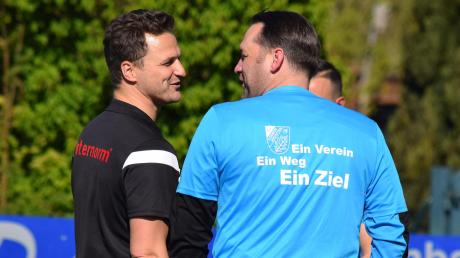 Endlich ist der Sack zu. Trainer Marco Löring und Abteilungsleiter Thomas Pflüger vom SV Cosmos Aystetten sind mit sich und der Fußballwelt nach einer souveränen Saison zufrieden. 