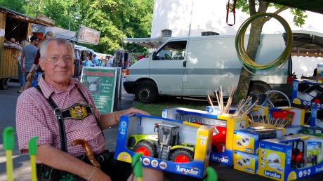 Kommt seit 35 Jahren auf den Johannimarkt und machte auch an seinem 77. Geburtstag keine Ausnahme: Spielwarenhändler Rudolf Daser.