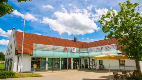Ein Teil des Gebäudes, in dem auch die Bücherei und eine Bäckerei untergebracht sind, steht leer. Die Gemeinde Horgau überlegt gerade, was damit passieren soll.