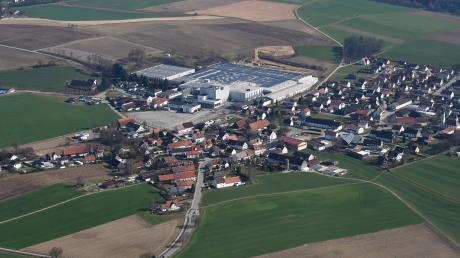 Kutzenhausen wird von der Brauerei Rapp dominiert. Seit 2020 ist dort Andreas Weißenbrunner Bürgermeister.