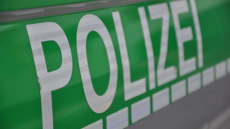 Die Polizei Gersthofen sucht nach einem Fahrer, der ein Auto in Täfertingen beschädigt hat.