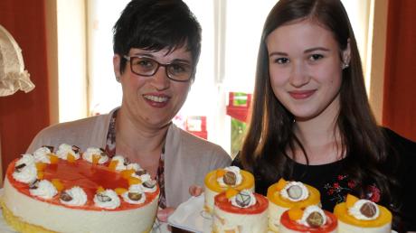 Unsere Leserinnen Karin (links) und Patrizia Eser aus Ellgau haben ihre Rezepte für unser Zuckerguss-Magazin eingesendet. 	