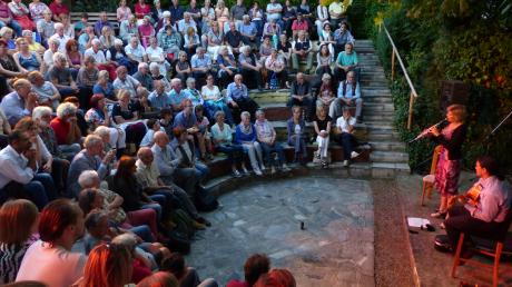 Gebannt lauschte das Publikum im Griechischen Theater Heretsried den Klängen von Klarinette und Gitarre.