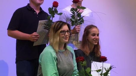 Die besten Auszubildenden beim Junior Sales Contest in der Neusässer Berufsschule waren (von links) Florian Knöfel, Laura Feige, David Bernhard und Rosanna Schweigart. 	