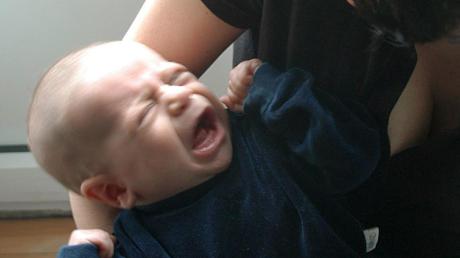 Manche Babys schreien stundenlang ohne erkennbaren Grund und rauben ihren Eltern den letzten Nerv. Bei einem Kurs in Neusäß bekommen Mütter und Väter Rat. 