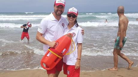 In diesem Jahr halfen Magdalena Zehender und Michael Stegmüller von der Wasserwacht Steppach bei der Ausbildung von marokkanischen Rettungsschwimmern mit. 