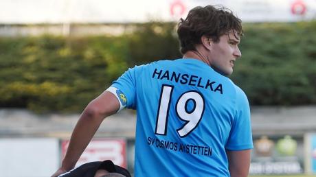 Nicht nur mit den Beinen, sondern auch mit dem Kopf ist Thomas Hanselka vom SV Cosmos Aystetten eine ständige Gefahrenquelle für den gegnerischen Kasten. 