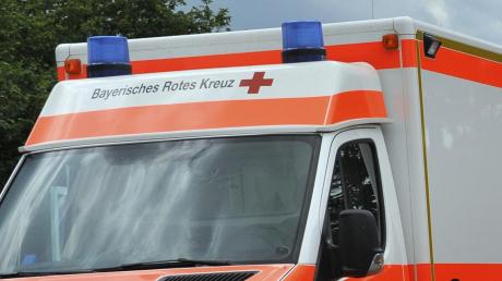Mit dem Rettungswagen wurde ein 78-jähriger Autofahrer ins Klinikum gebracht: Er hatte einen Schwächeanfall erlitten.