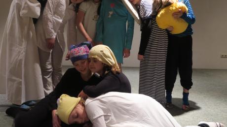 Die Musikschüler proben in Aystetten fleißig für das Musiktheaterstück, das am Freitag gezeigt wird 