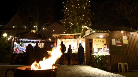 Der Weihnachtsmarkt in Fischach lockt am Wochenende die Besucher mit einem Rahmenprogramm und Lichterzauber.