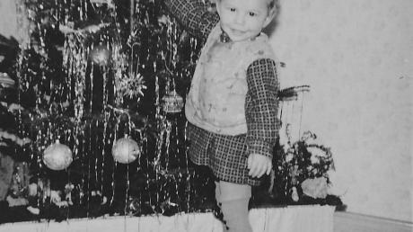Das Glöckchen oben auf dem Weihnachtsbaum faszinierte Marlies Fasching als Kind. Flugs ging es auf den Tisch ...
