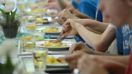 Für die 45 angemeldeten Kinder bei der Mittagsbetreuung in Inchenhofen stellt die Gemeinde mehr Personal bereit.