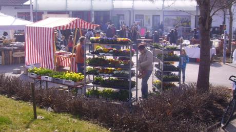 Jeden ersten Samstag im Montag findet in Horgau von Frühling bis Herbst der Bauernmarkt statt. Jetzt beginnt wieder die Saison. 	