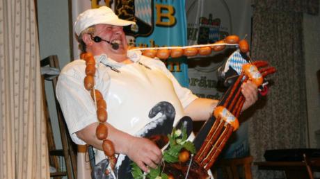 Schon seit 2009 rockt Wolfgang Neff mit seiner legendären Rauchfleischgitarre die Bühne