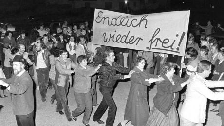 Am 27. Oktober 1983 feierten die Horgauer vor dem Gasthaus Platzer unter dem Motto „Endlich wieder frei!“.  	