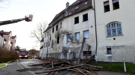 Der Schaden nach dem Brand von Schloss Emersacker wird auf eineinhalb Millionen Euro geschätzt. 	