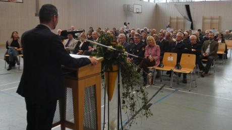 Bürgermeister Mögele dankte allen Bürgern, insbesondere den Ehrenamtlichen, die das gemeindliche Leben in Gessertshausen mitgestalten. 	