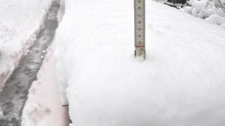 Mehr als 20 Zentimeter Schnee sind in Stadtbergen gefallen.