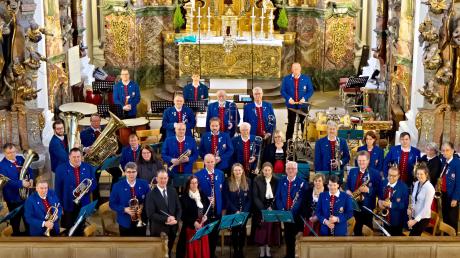 Ein stimmungsvolles Konzert gaben die Stadtkapelle und die Sing- und Musikschule Gersthofen in der Klosterkirche Holzen. 	