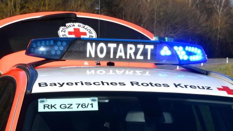 Vom Anhänger eines Traktors wurde am Mittwochmittag ein 36-jähriger Motorradfahrer bei einem Unfall zwischen Agawang und Horgau überrollt.