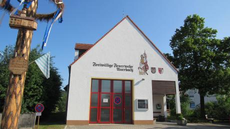 In der Mitte von Auerbach steht das Domizil der Auerbacher Feuerwehr mit dem angrenzenden Dorfplatz.